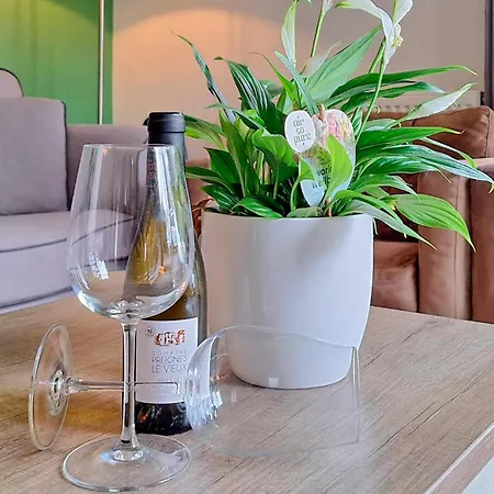 2 Bedroom Lovely Stacaravan In אתר קמפינג 4*