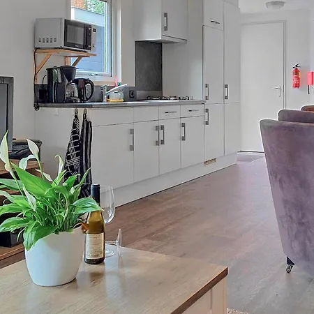 2 Bedroom Lovely Stacaravan In אתר קמפינג