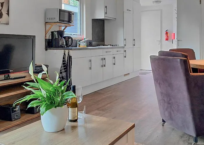 2 Bedroom Lovely Stacaravan In אתר קמפינג