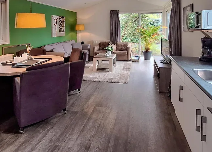 2 Bedroom Lovely Stacaravan In אתר קמפינג